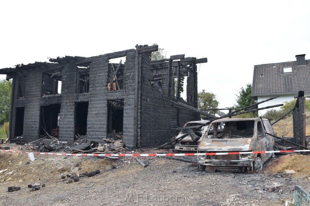 Schwerer Brand in Einfamilien Haus Roesrath Rambruecken P009.JPG - Miklos Laubert